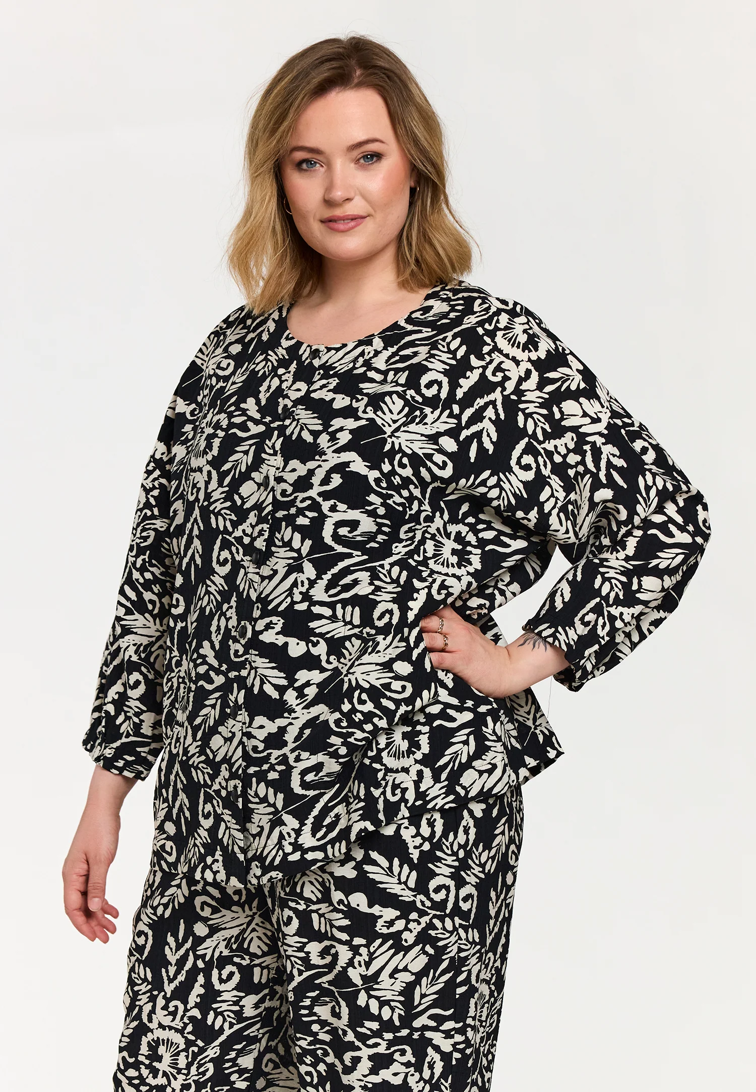 Gozzip Blouse G261029 BLACK WHITE - Image 6