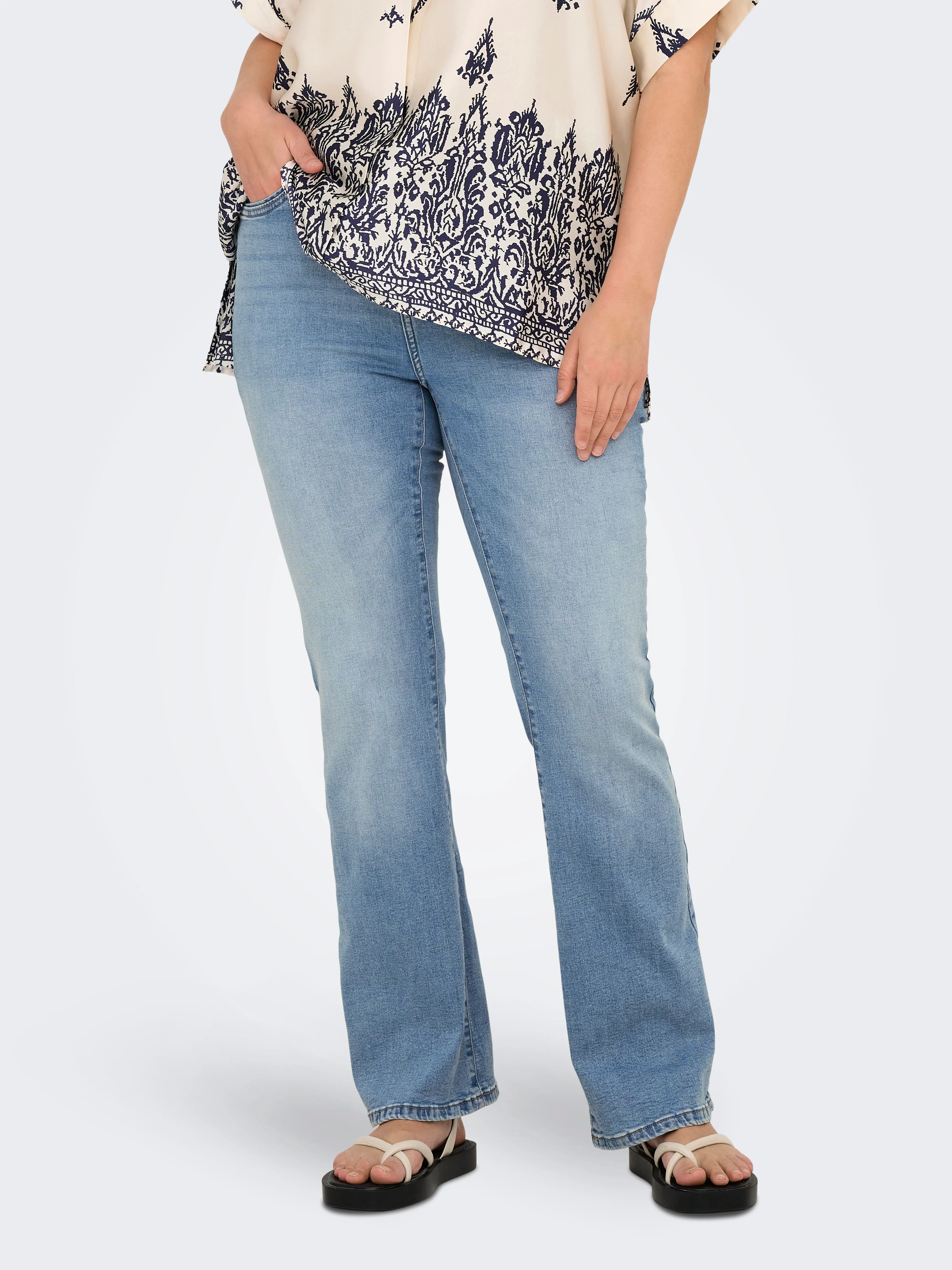 Only Carmakoma Jeans 15280943 264038-Light Medium Blue Denim - Image 39