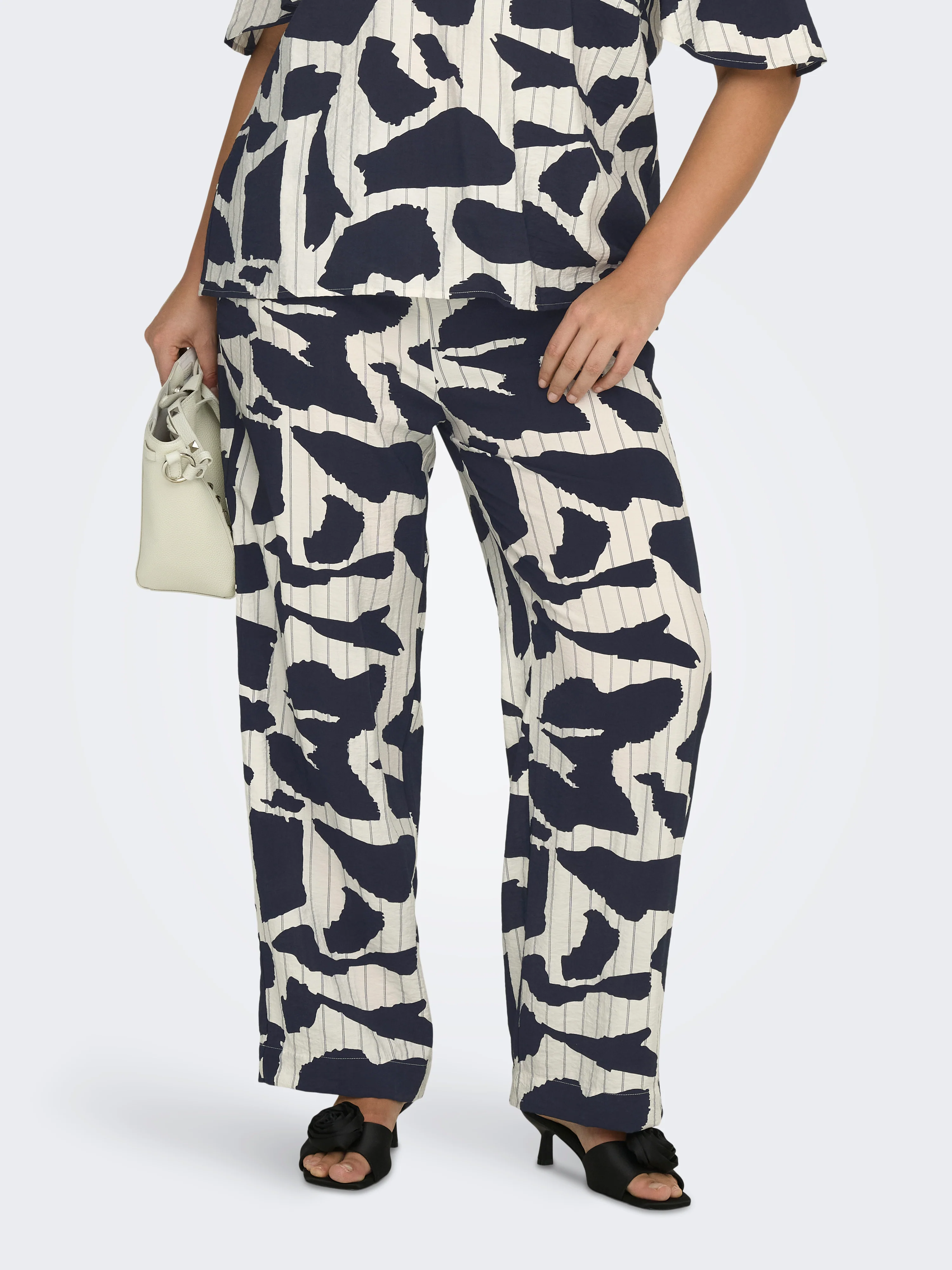 Only Carmakoma PANTALON 15369598 177922001-Cloud Dancer/GRAPHIC ELEMENTS - Image 2